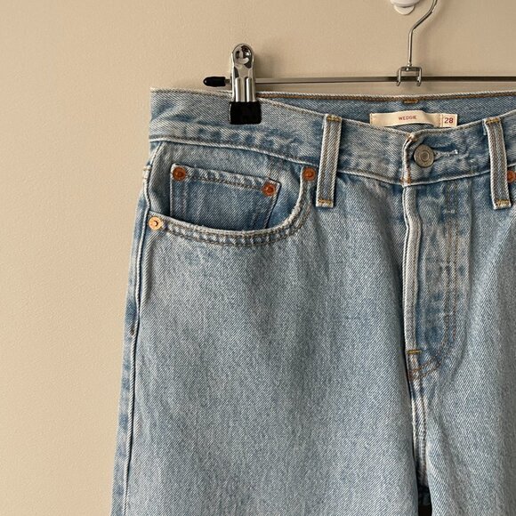 LEVI'S Wedgie Icon Denim High Rise Ripped Cropped Jeans Frayed Hem Blue 28 - Picture 8 of 10